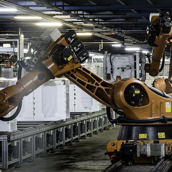 Jakie zadania mają roboty przemysłowe?